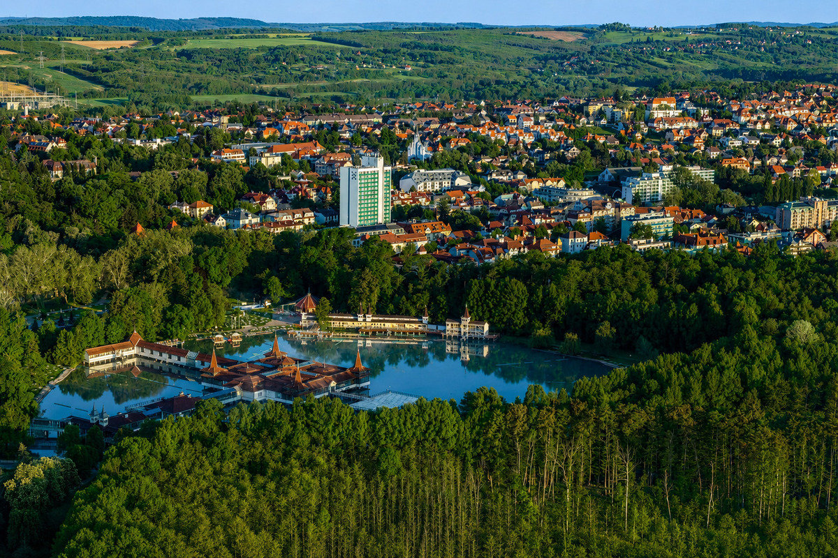 Panorama relax se vstupem do terálního jezera Hévíz